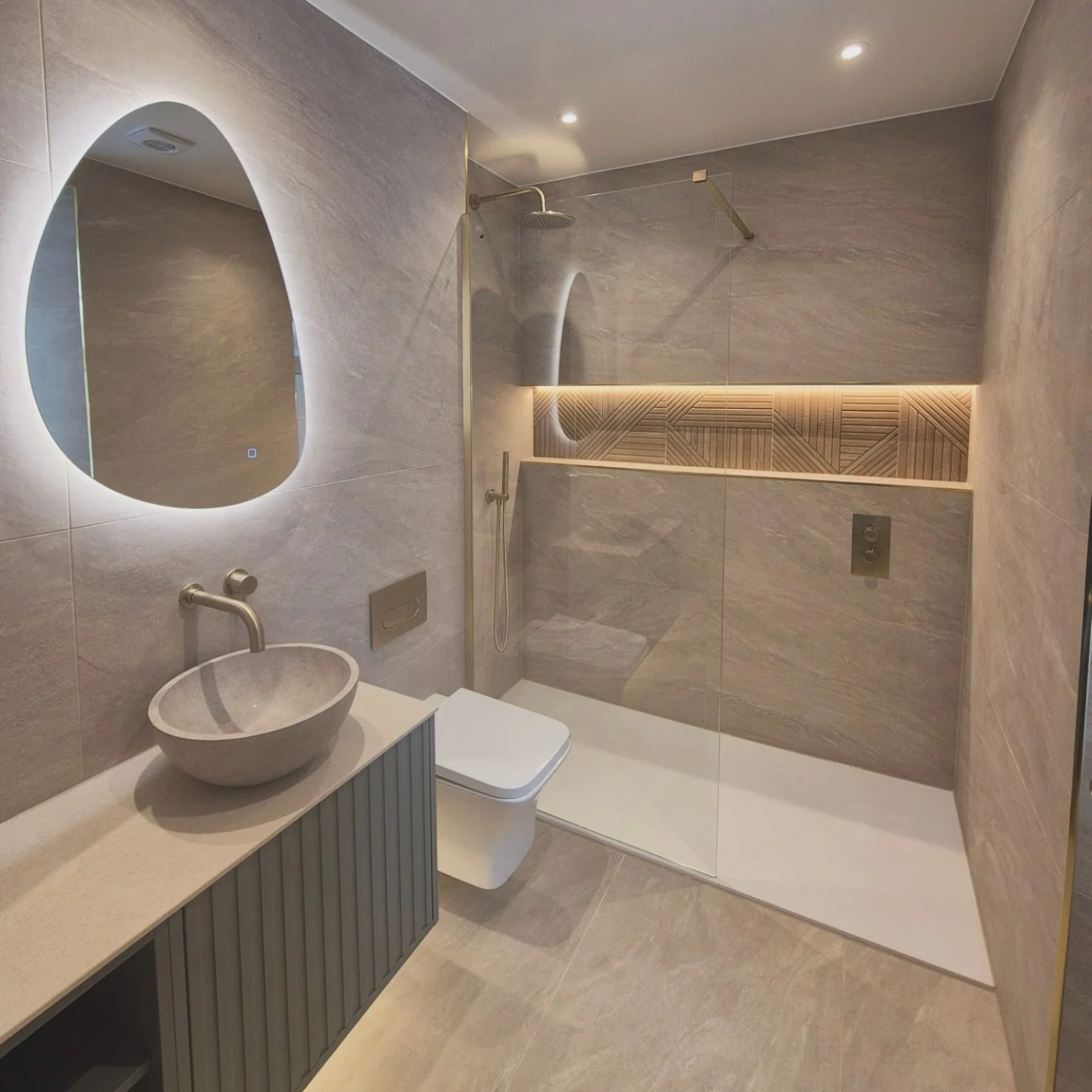 Walk-in bathroom with an illuminated niche in Kinross