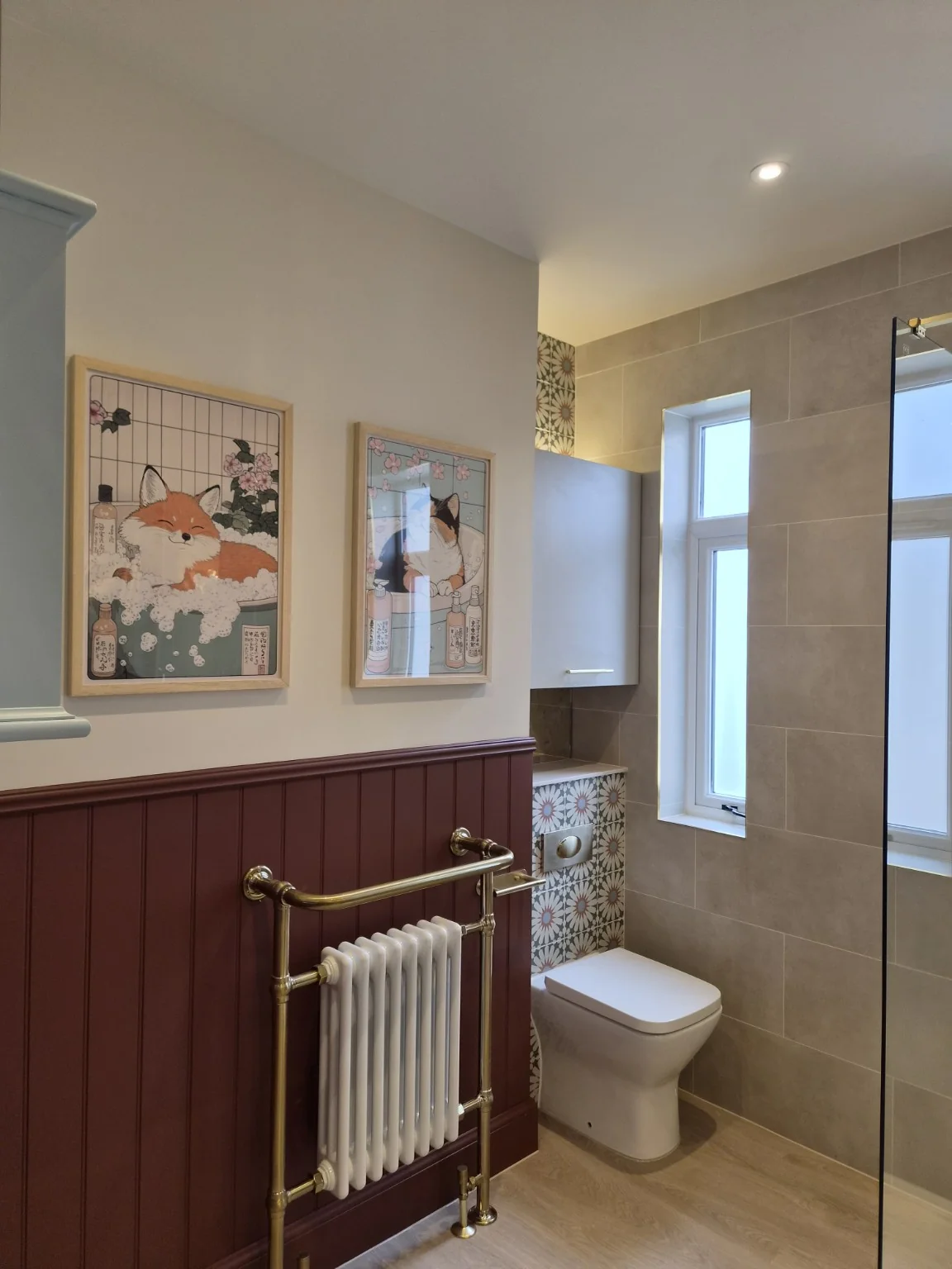 Bathroom with burgundy panelling and brass details in Glasgow